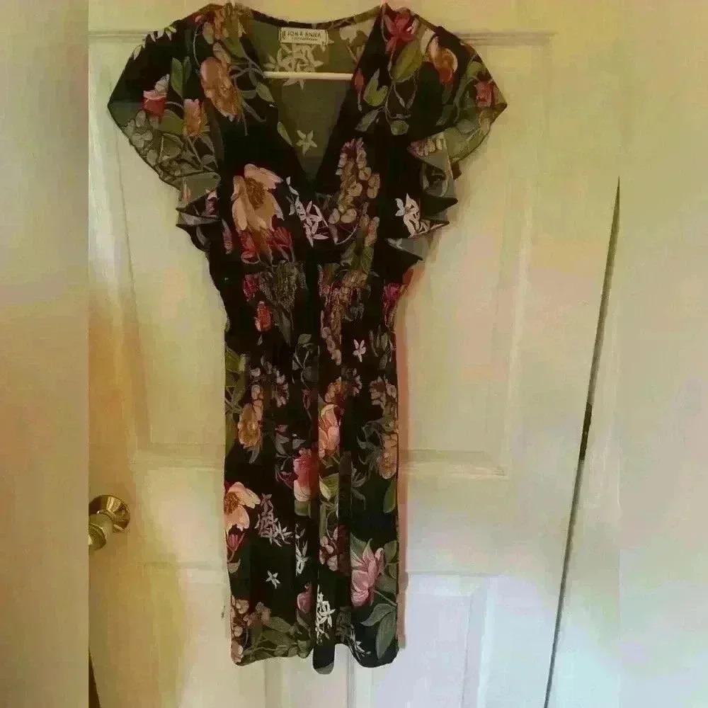 Women’s size small John and Anna V-neck dress